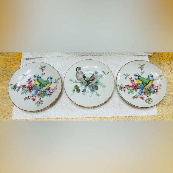 Antique porcelain plates, birds, with gold trim. Excellent condition. Set of 3 - Picture 1 of 5